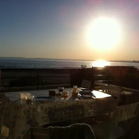 Exceptionnel, Sur La Plage En Front De Mer *
